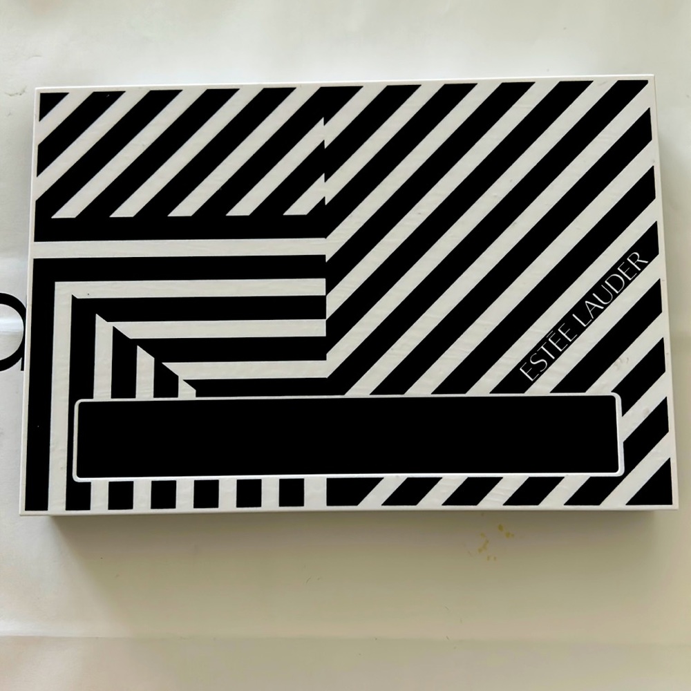 Estée Lauder eyeshadow palette